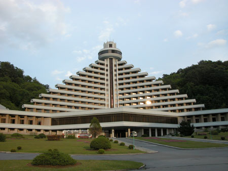 hyangsang_hotel_myohyang_north_korea_photo_kfa hyangsang_hotel_myohyang_north_korea_photo_kfa